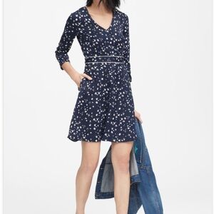 NWT Banana Republic Floral V-Neck Fit & Flare Dress size 12 pockets! sleeves!